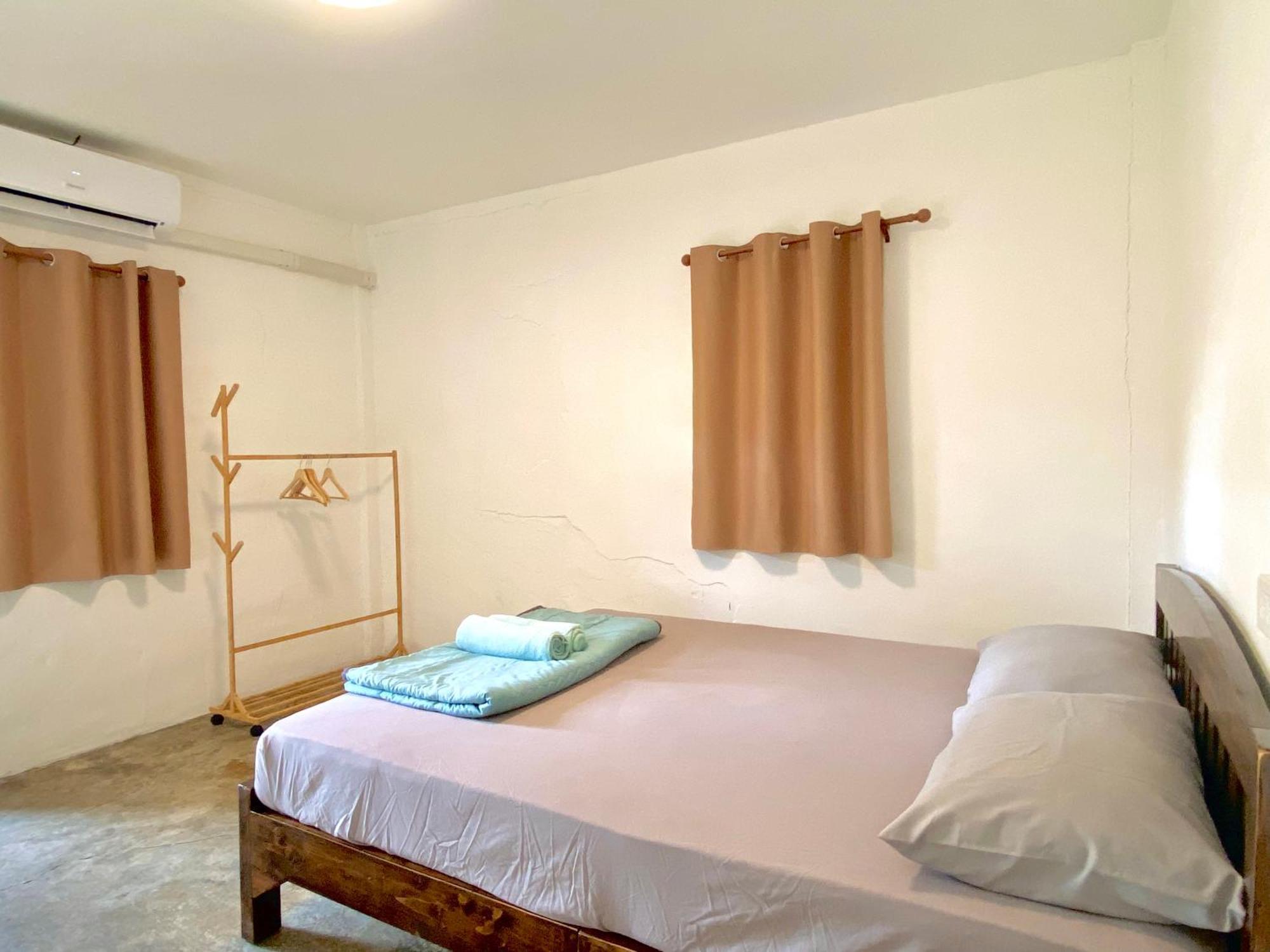 Misfits Hostel Pai Bagian luar foto