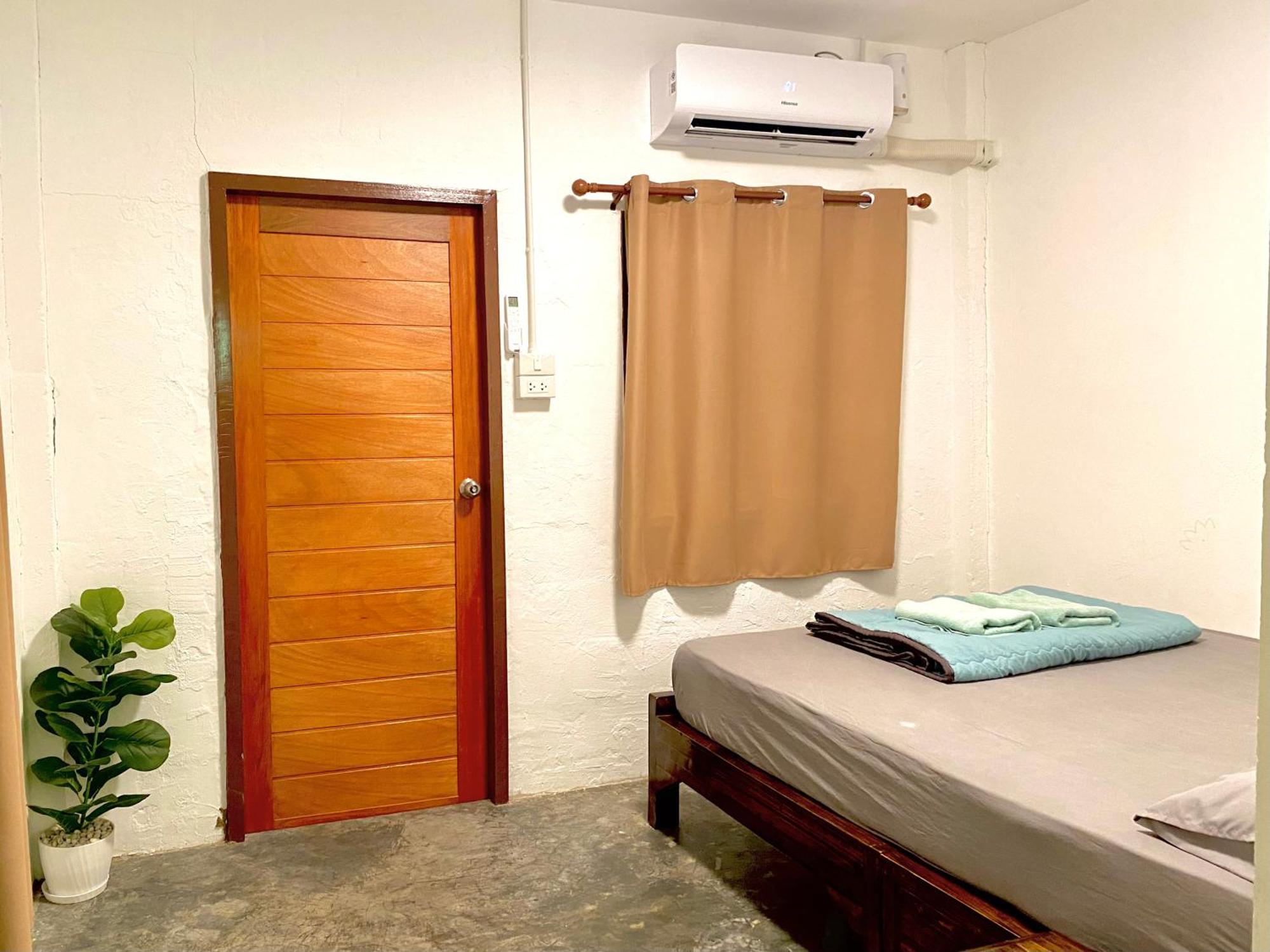 Misfits Hostel Pai Bagian luar foto