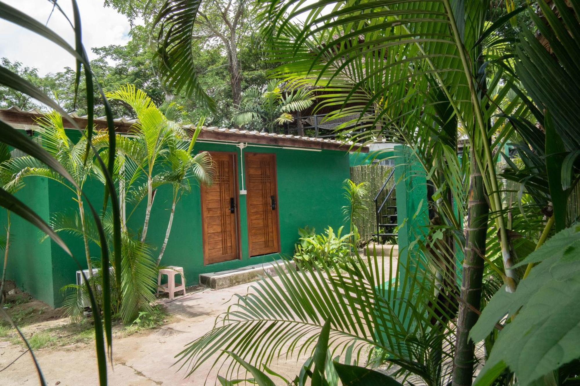 Misfits Hostel Pai Bagian luar foto