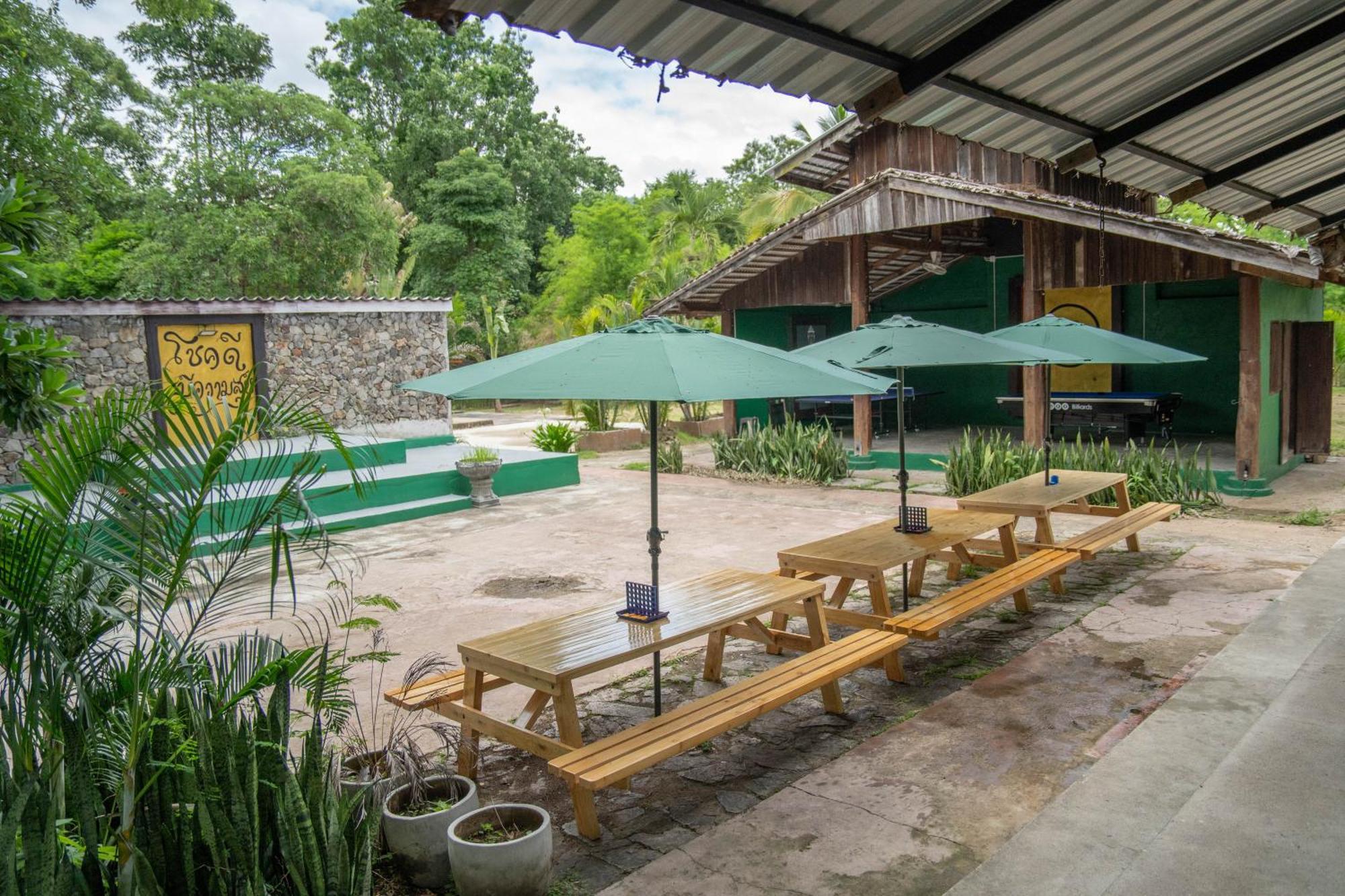 Misfits Hostel Pai Bagian luar foto